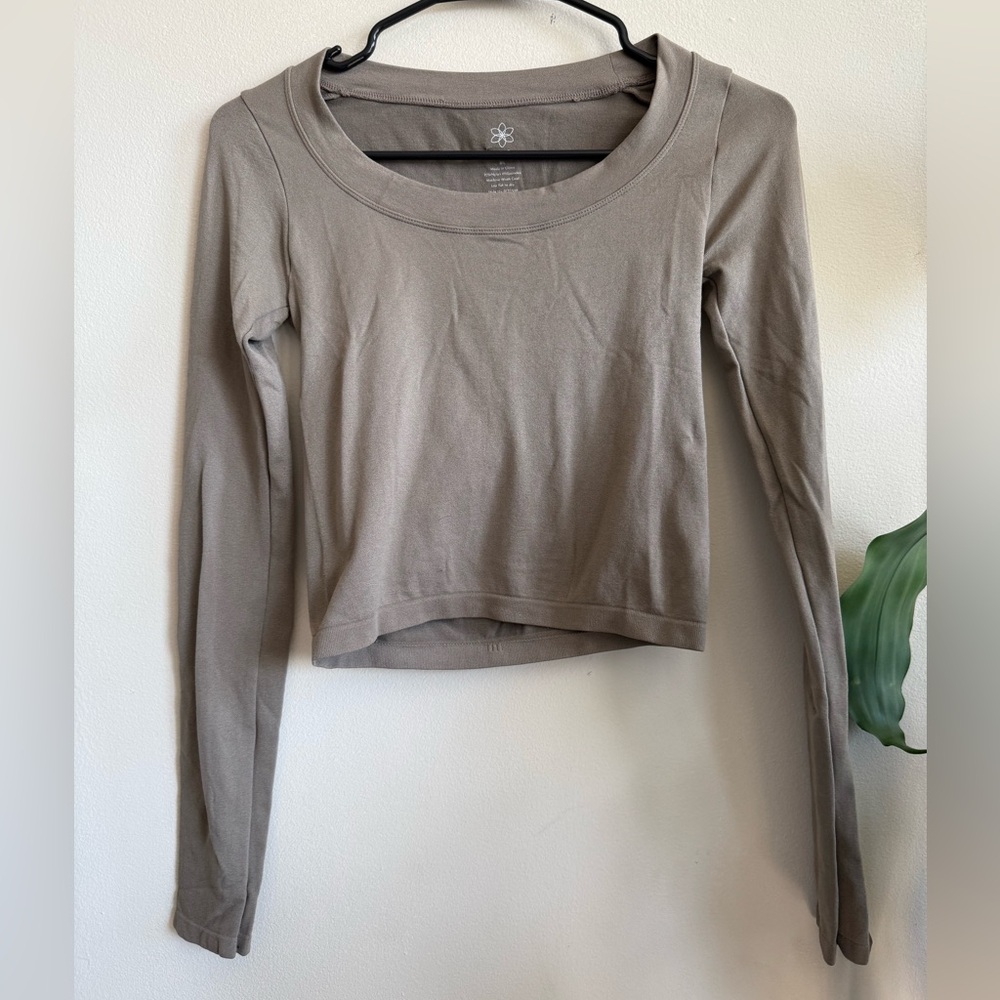 aura - taupe fitted crop long sleeve